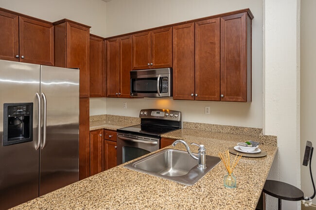 1BR, 1BA - 640SF