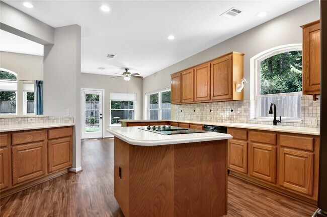 Photo - 152 W Amberglow Cir