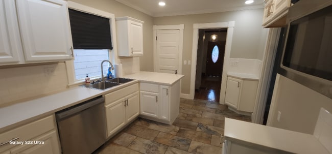 Photo - 524 Bowen St