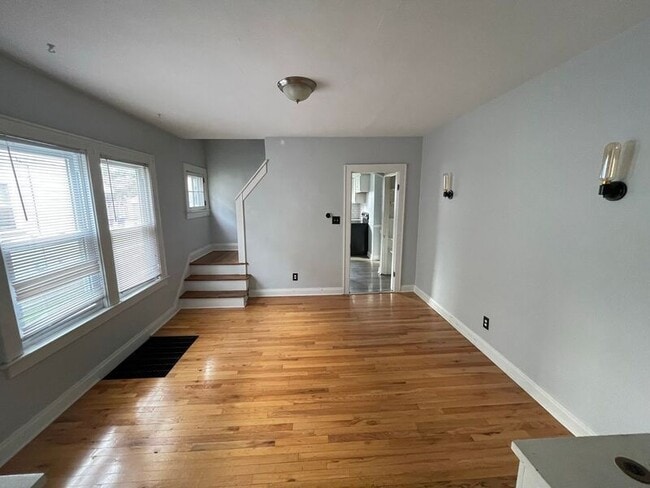 Photo - 921 Thomas Rd