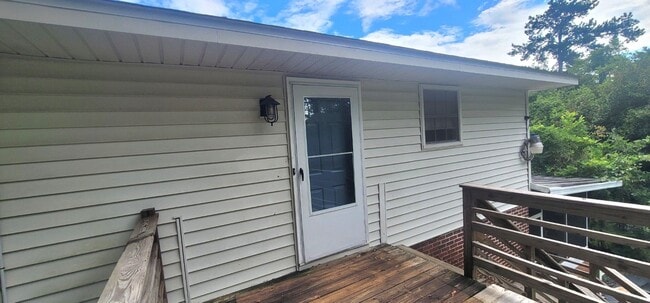 Building Photo - RENOVATED 1/1 w/ Deck, Washer/Dryer, & Granite Counters in Walkable Midtown Area! Available Augus...
