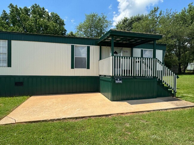 Photo - Furnished Convenience - Clean Clean Clean!