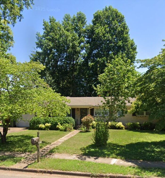 Great rental in South Huntsville with a FE... - Great rental in South Huntsville with a FE...