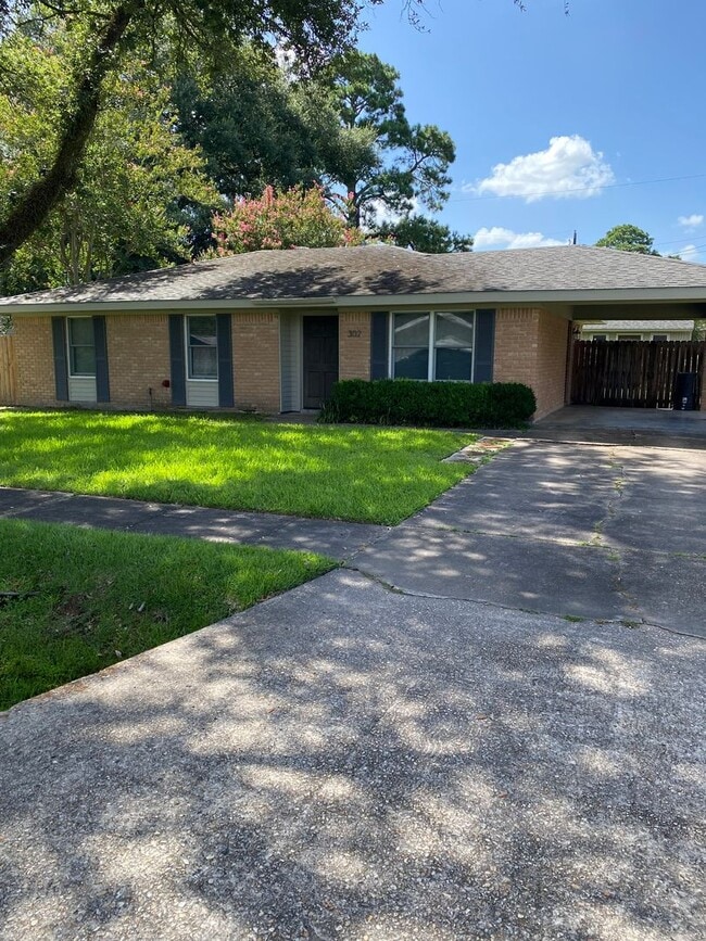 Building Photo - 302 Newcastle Dr Rental