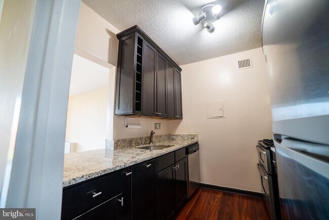 Photo - 4141 Henderson Rd