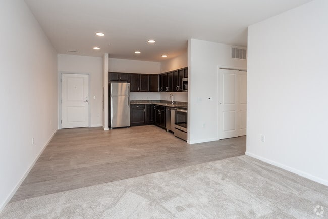 2 habitaciones, 1 baño - Sala de estar - Hidden Creek Apartments