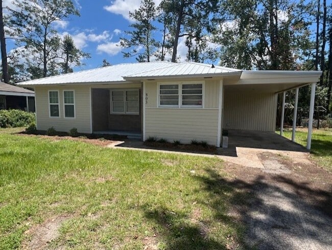 2 Bedroom House - Walk to VSU! - 2 Bedroom House - Walk to VSU!