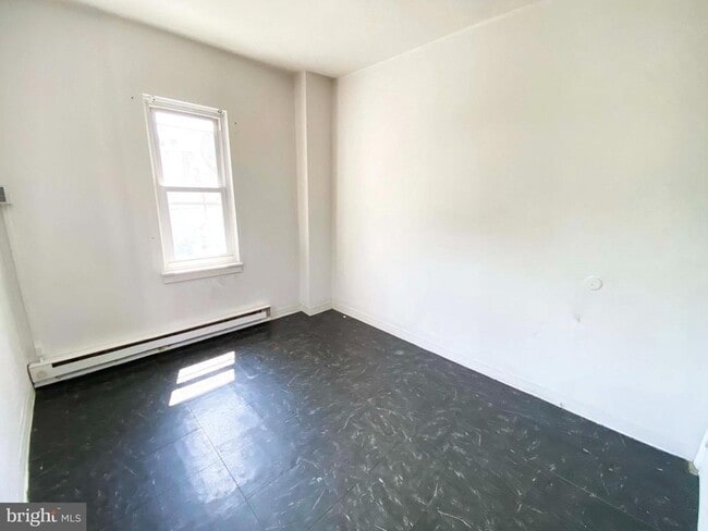 Building Photo - 248 E Cambria St