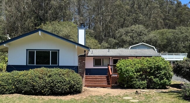 Building Photo - Peaceful Country Living
