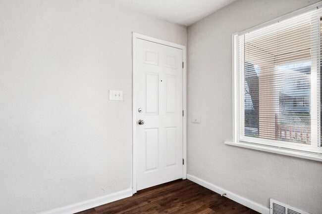 Photo - 2112 Catalpa Dr Unit 2