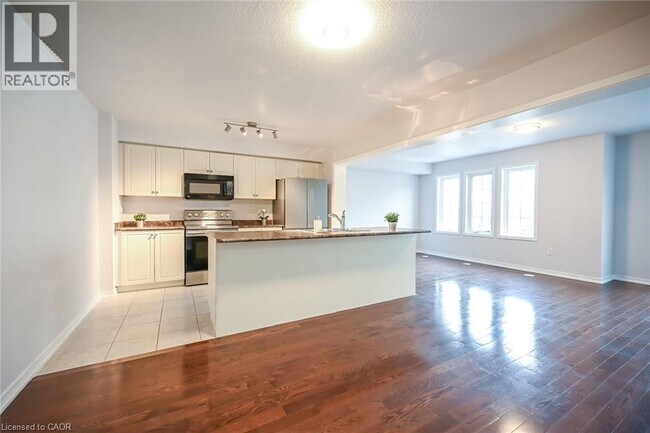 Photo - 7 Sirente Dr