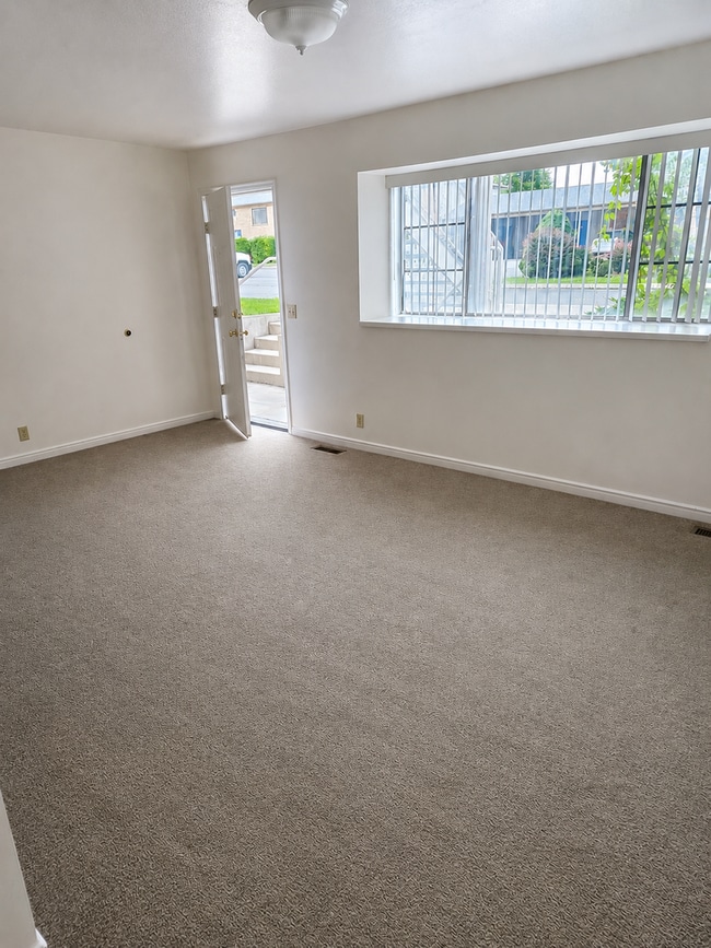 Building Photo - 2 bedroom apartment! Unit 349