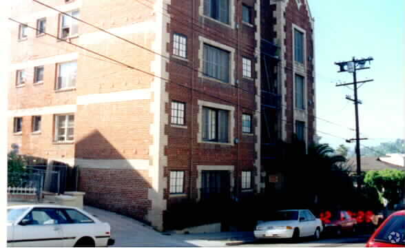 1055 Sanborn ¡alejado - 1055 Sanborn Ave