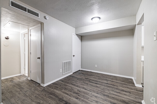 A1 - 1BR, 1BA - 717SF - Dining
