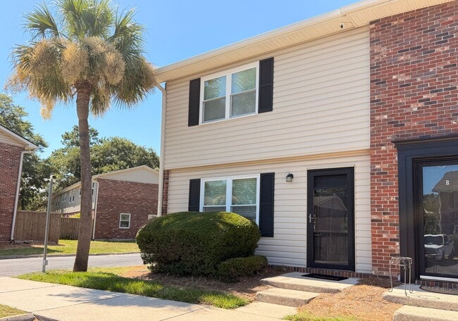 Building Photo - Fully Furnished Beach Pod - 2BR Near Folly Beach & Downtown Charleston!