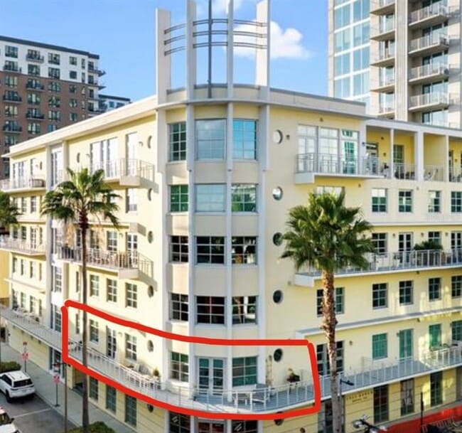 Building Photo - 1212 E Whiting St Unit 201