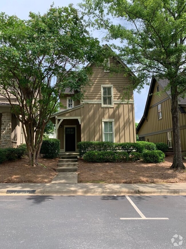 Building Photo - Super Cute Creekside Cottage Rental