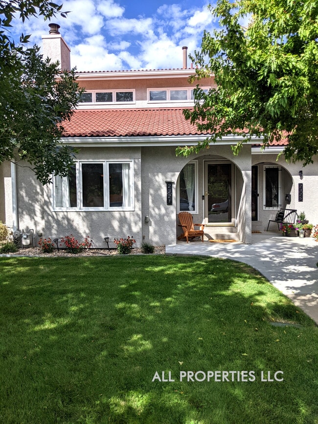 Photo - 2321 Perry St