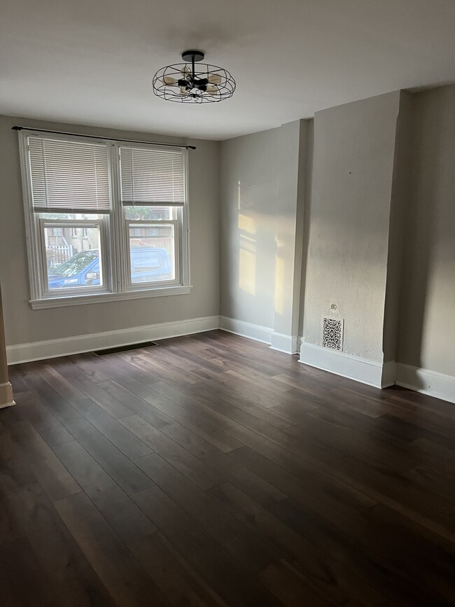 Photo - 128 W Chestnut St