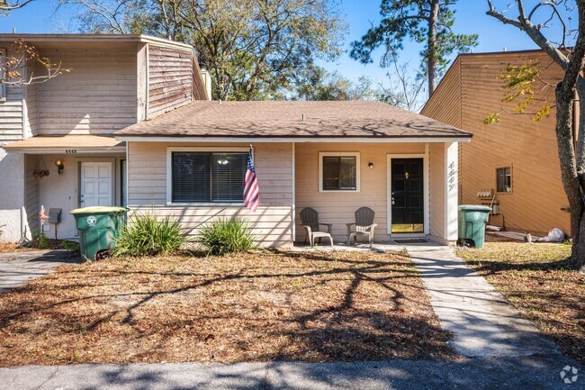 Building Photo - Cozy 2-Bedroom Home with Fireplace, and Pr...