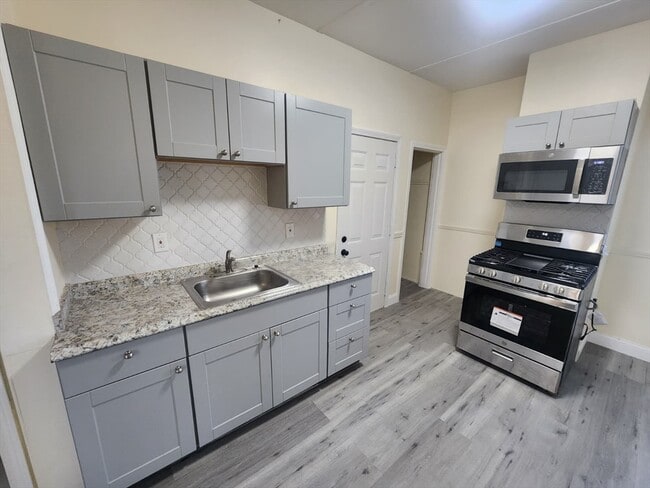 Building Photo - 564 Hyde Park Ave Unit 3