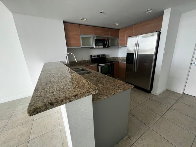 Building Photo - 1025 NW 19th Ave Unit A3 Rental