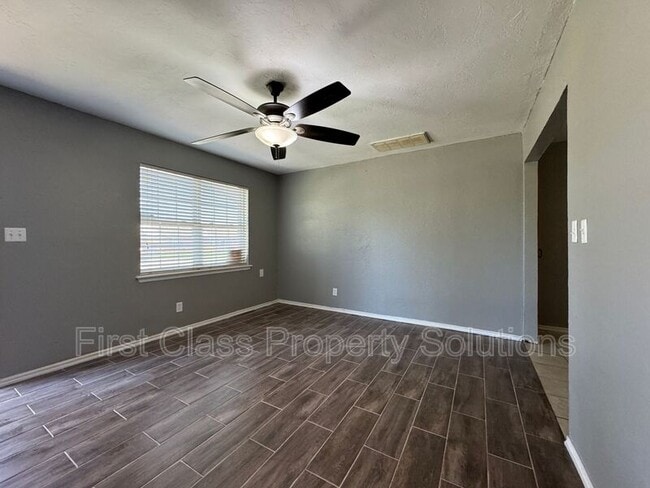 Photo - 704 N Gale Ave