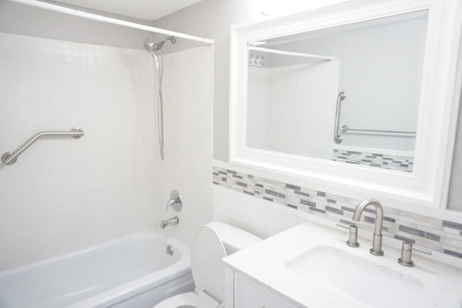 Photo - 294 Chatham O