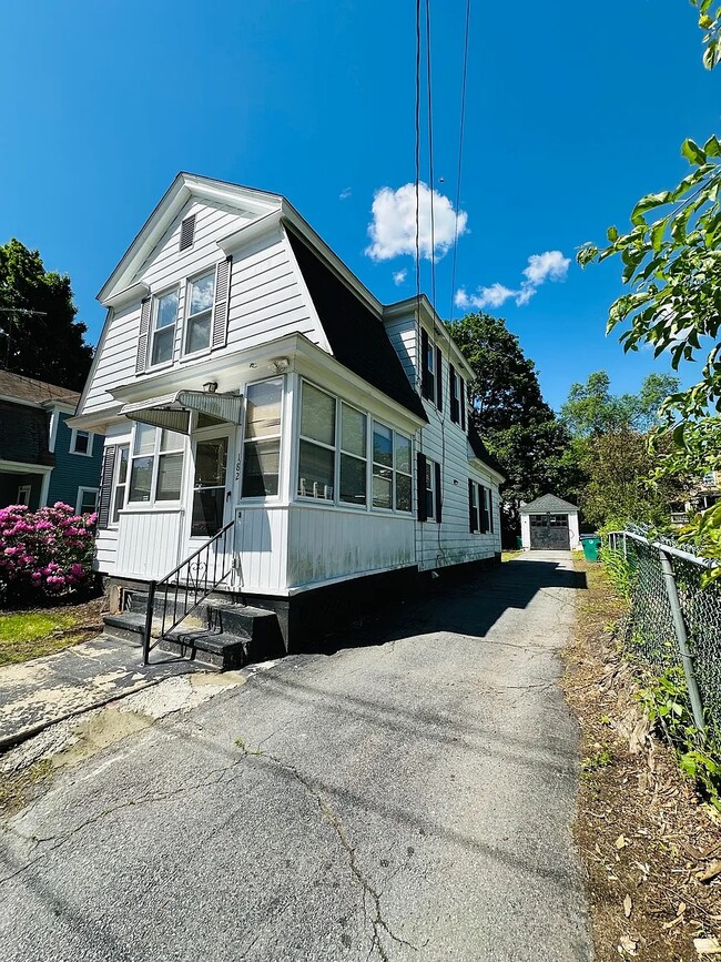 182 East St