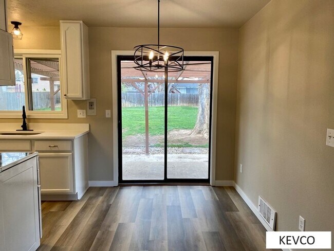 Photo - Bright Home with Massive Backyard!