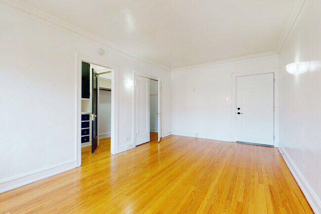 Comedor/Sala de estar - 5501 S. Cornell