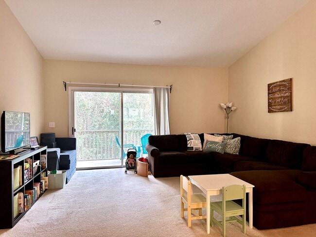 Photo - MUST SEE!! 3 bed/2 Bath Town Home! Close to Everything!