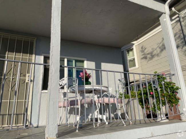 Building Photo - 2206 E 24th St Rental