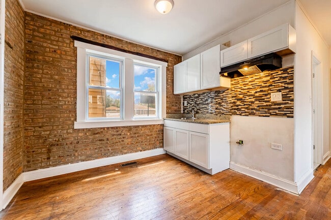 Photo - 1633 W 76th St