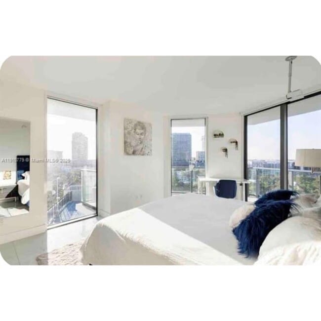 Photo - 501 NE 31st St