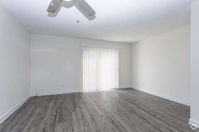 2BR, 1.5BA - 850SF - Living Area