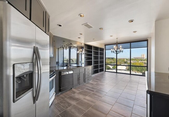 Photo - 1111 Bering Dr Unidad 113.15