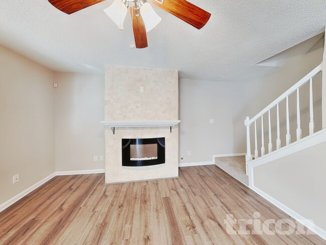 Photo - 407 Emerald Trce