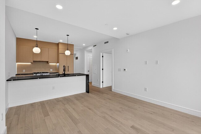 Photo - 139 Christopher Columbus Dr Unidad 503