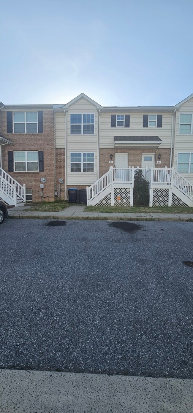 Building Photo - 89 Salerno Dr