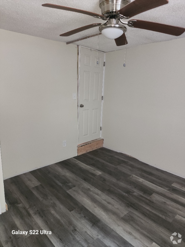 Building Photo - 156 Oak St Rental