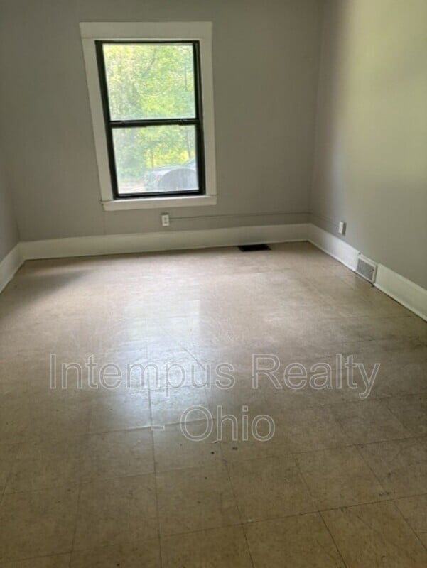 Photo - 915 Lakewood Ave