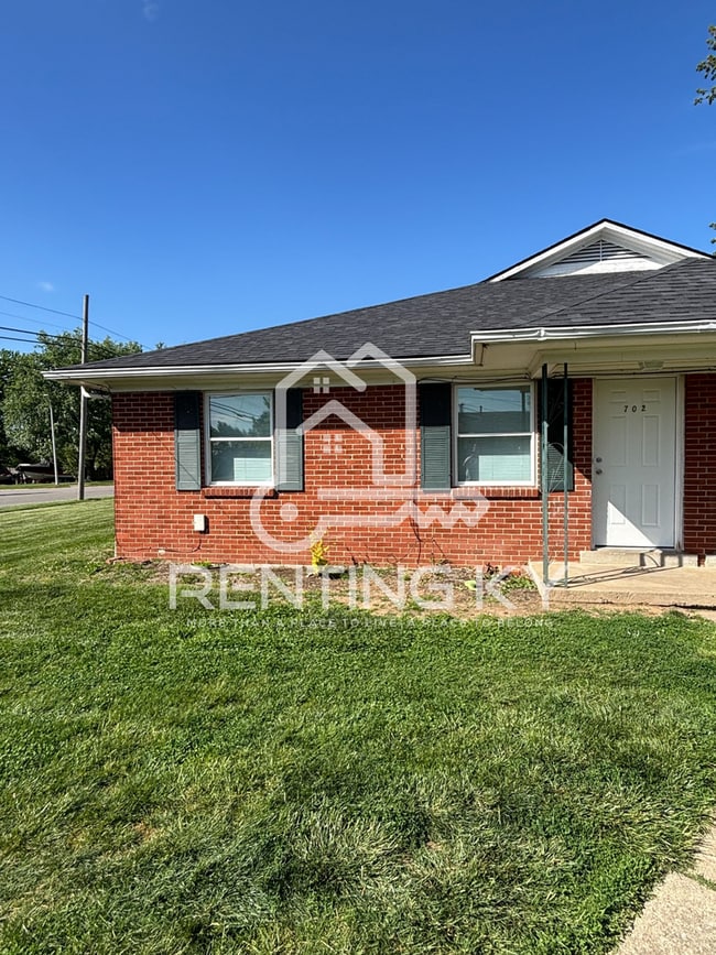 Building Photo - 700-706-706 Shun Pike Unit 702