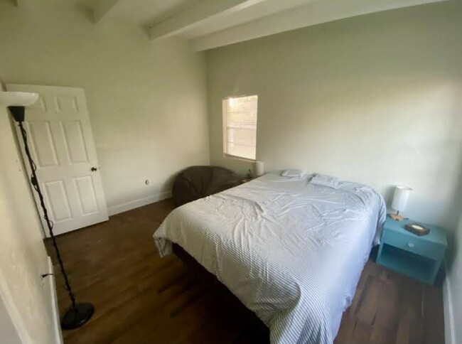 Photo - 1011 Green Rd House