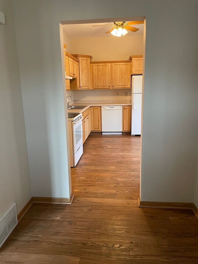 03 11th Ave N Apartment Unit 1 Clinton, IA