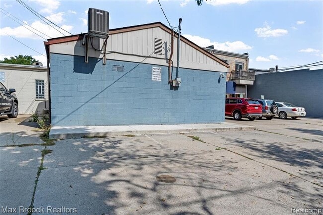 Photo - 513 W Nine Mile Rd Unit #1