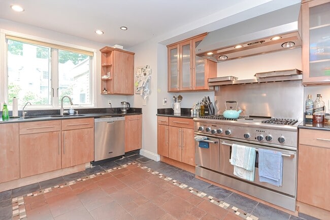 Photo - 2 Elm St Unit 1