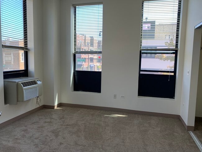 Photo - 1501 W Belmont Ave Unit 201