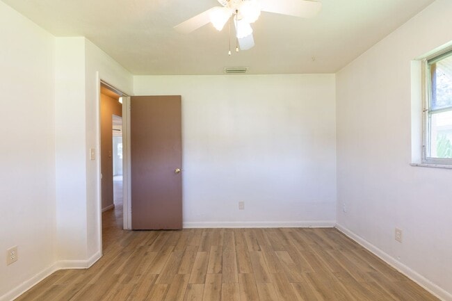 Photo - 235 SE 45th St