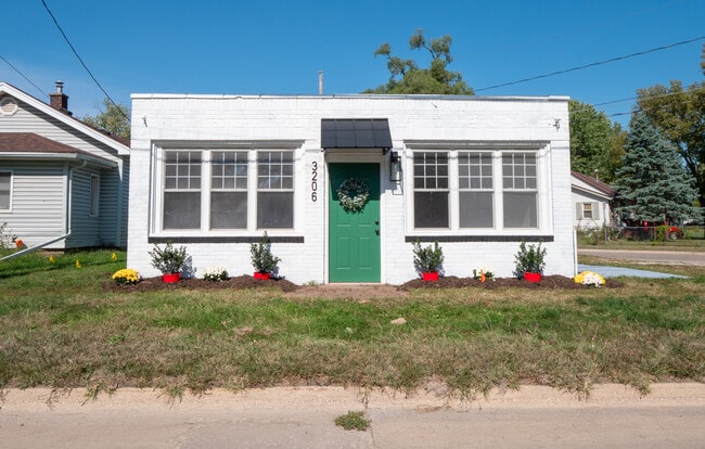 Building Photo - 3206 Scott Ave Rental